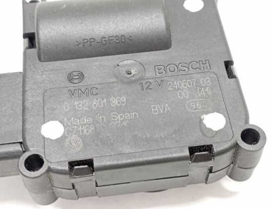 AUDI A8 D3/4E (2002-2010) Клапаны управления внутренним подогревом 0132801369 33073613