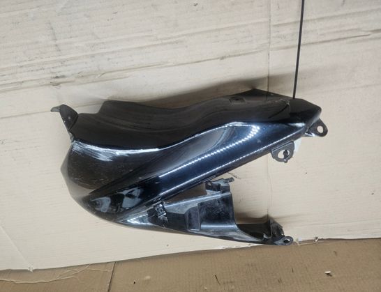 SUZUKI GSX-R Kreisās puses plastmasa 32940278