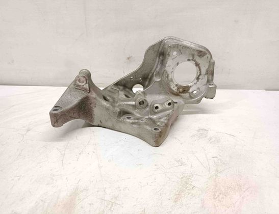 VOLVO V40 Cross Country 1 generation (2012-2020) Кронштейн топливного насоса 31401103 30224145