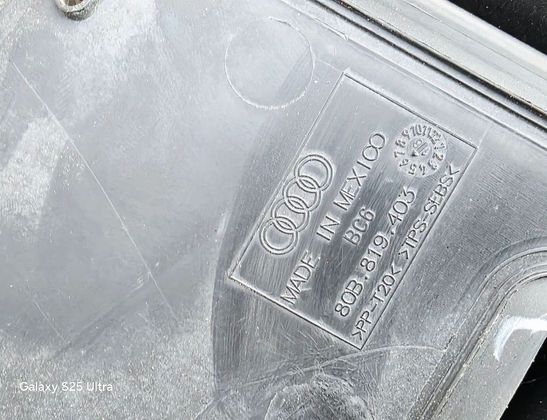 AUDI Q5 FY (2016-2024) Priekšējā stikla tīrītāja apdare / plastmasa 80B819403 33018666