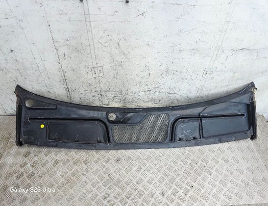 AUDI Q5 FY (2016-2024) Priekšējā stikla tīrītāja apdare / plastmasa 80B819403 33018666