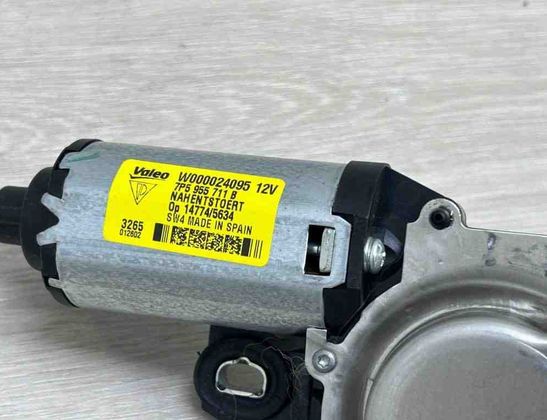 PORSCHE Cayenne 958 (2010-2018) Bagāžas nodalījuma loga tīrītāja motorīts 7P5955711B 31414850