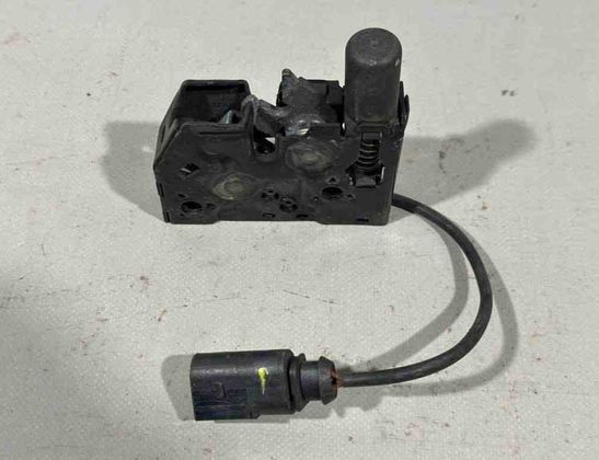 AUDI A8 D2/4D (1994-2002) Bonnet Lock 4H0823509B 31425393