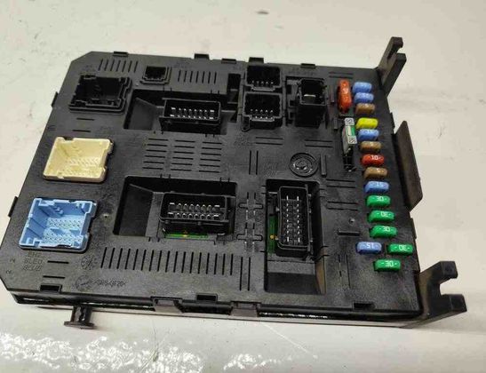 PEUGEOT 307 1 generation (2001-2008) Fuse box 216761594 31999611