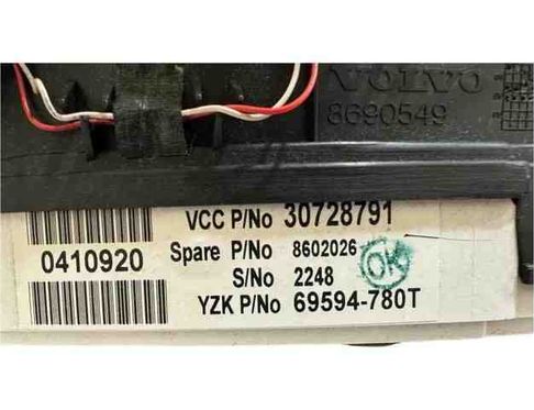 VOLVO XC70 2 generation (2000-2007) Instrumentu panelis/spidometrs 30728791,8602026,69594780T 26578494