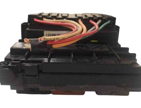 PEUGEOT 5008 1 generation (2009-2016) Fuse box 32579307