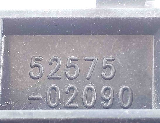 TOYOTA Auris 2 generation (2012-2015) Aizmugurējā labā bampera stiprinājums 52575-02090 23857821