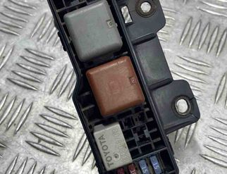 TOYOTA Avensis 2 generation (2002-2009) Drošinātāju kārba 0332011001 28055424
