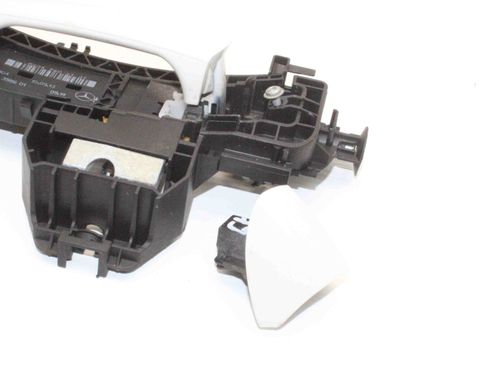 MERCEDES-BENZ A-Class W176 (2012-2018) Aizmugurējo kreiso durvju ārējais rokturis A2047602134 29902924