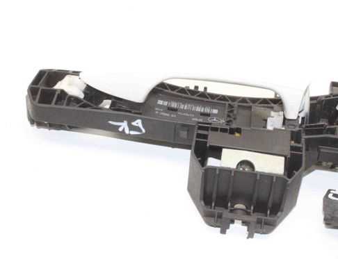 MERCEDES-BENZ A-Class W176 (2012-2018) Aizmugurējo kreiso durvju ārējais rokturis A2047602134 29902924
