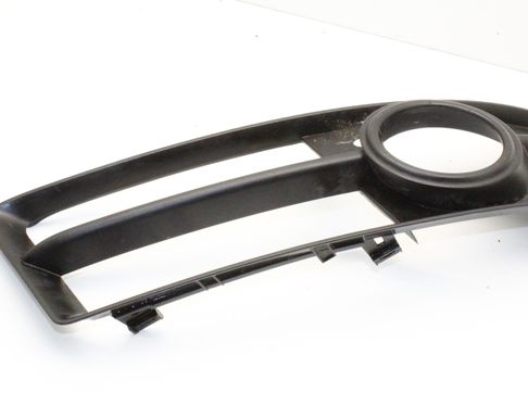 AUDI A4 B7/8E (2004-2008) Priekšējā bampera labā reste 8E0807682F 32852004