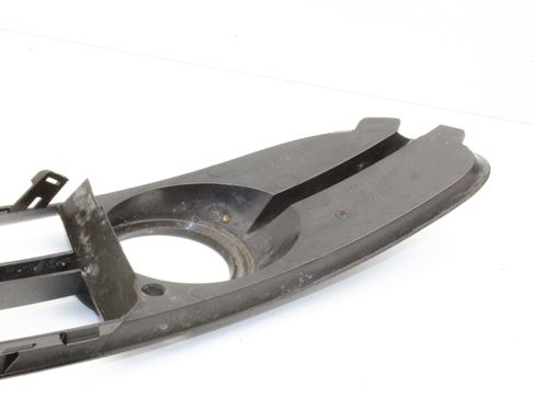 AUDI A4 B7/8E (2004-2008) Priekšējā bampera labā reste 8E0807682F 32852004