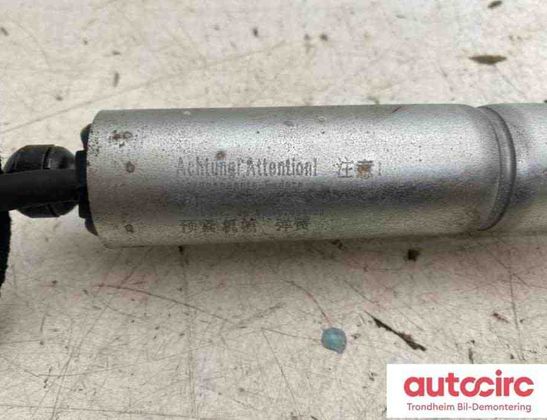 BMW 5 Series F10/F11 (2009-2017) Aizmugurējā bagāžnieka amartizātors labajā pusē 51247207015,7207015,51247207015 30861047