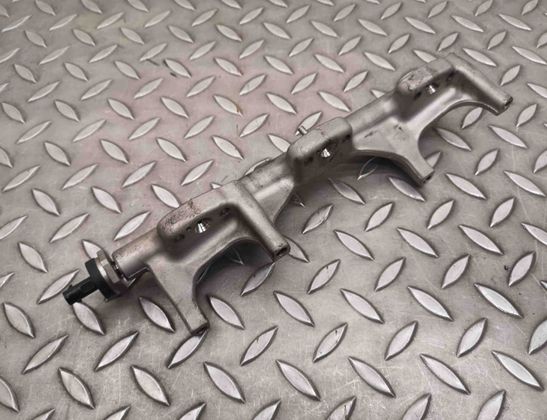 BMW i8 I12 (2013-2017) Fuel Rail 7639975,8643665 25845009
