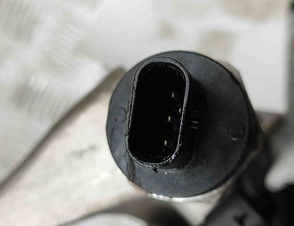 BMW 2 Series F22/F23 (2013-2020) Fuel Rail 7639990,0261500484,7639975,8643665 28800145