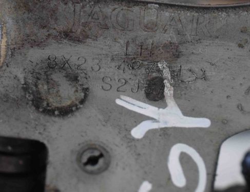 JAGUAR XF 1 generation  (2011-2016) Kreisās puses bagāžnieka eņģe 8X23-42701 3670211