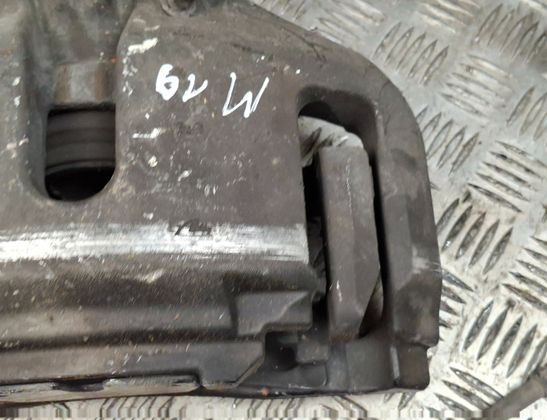 BMW M5 F10 (2011-2016) Priekšējais labais bremžu suports 6791958 32982975