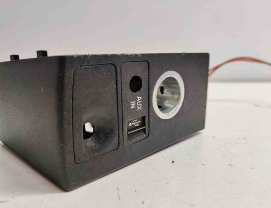 BMW 7 Series F01/F02 (2008-2015) Mūzikas atskaņotāja papildu savienotāji (AUX / USB) 9129652 11488466