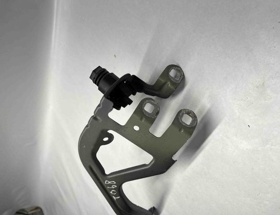 BMW 5 Series F10/F11 (2009-2017) Front Left Fender Holder 7183752 29487830