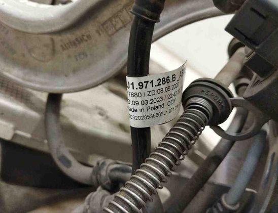 PORSCHE Taycan 1 generation (2019-2023) Aizmugurējā kreisā riteņa gultni 9J1501531,971505361,976505371 26018883