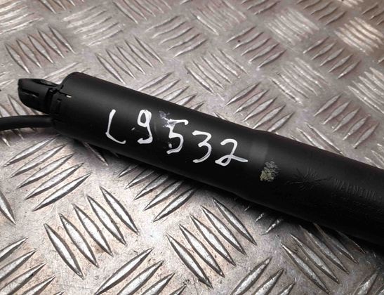 BMW 3 Series G20/G21/G28 (2018-2024) Амортизатор крышки багажника левый 7453413 27451156