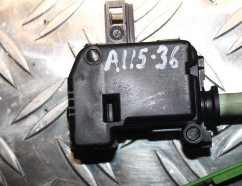 VOLVO XC60 1 generation (2008-2017) Замок крышки топливного бака 86113136 32784394