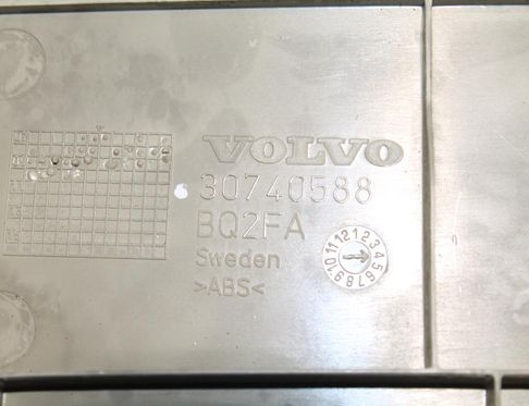 VOLVO XC60 1 generation (2008-2017) Правая задняя отделка 30740588 32827771