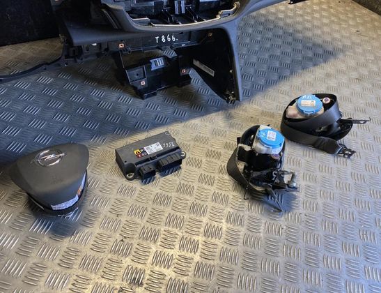 OPEL Insignia B (2017-2024) Передняя панель салона 30099766,13529157,39153852,23465047,23464716 32864867