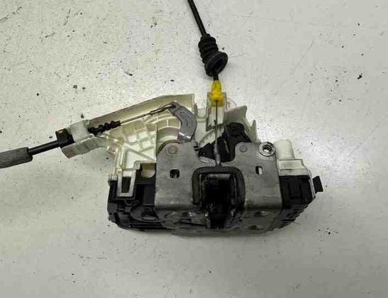 MERCEDES-BENZ C-Class W204/S204/C204 (2004-2015) Priekšējo labo durvju slēdzene A2047201235 23952801