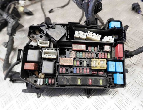 TOYOTA Prius Plus 1 generation (2012-2020) Fuse Box 077500-5191,82112-47030,82641-71010,82662-47140,89173-75010 32551771