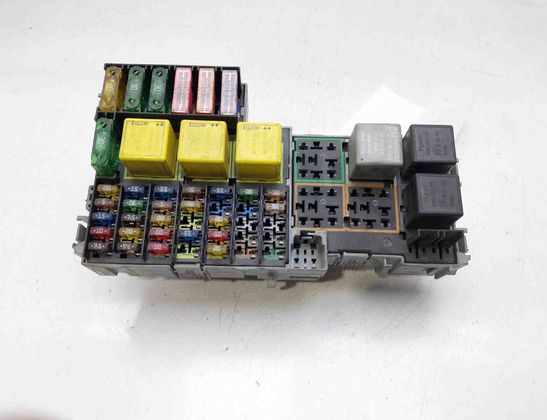 OPEL Corsa C (2000-2006) Fuse Box 13142780 20629070