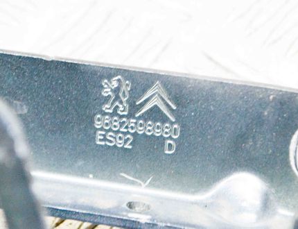 PEUGEOT 3008 1 generation (2010-2016) Front Right Bonnet Hinge 9682598980 13956197