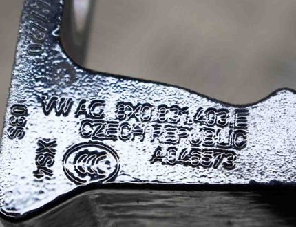 SKODA Superb 3 generation (2015-2023) Priekšējo kreiso durvju eņģes 8X0831403E,A046573 14549896