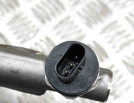 BMW 5 Series G30/G31 (2016-2023) Fuel Rail 0261545122,8643665,7639979 22508171