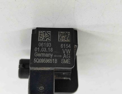 VOLKSWAGEN Golf 7 generation (2012-2024) Задний правый датчик удара 5Q0959651B 26020787