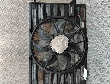 AUDI Q7 4M (2015-2024) Dzinēja dzesēšanas ventilators/difuzors 8W0121003B,0130707410,8W0121207B,3135103831,3136613396,8W0959455C,0130707101,1137328524,3137232008 28423759