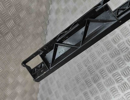 MERCEDES-BENZ GLE W167 (2019-2024) Передний правый боковой держатель юбки A1676988101 29499793