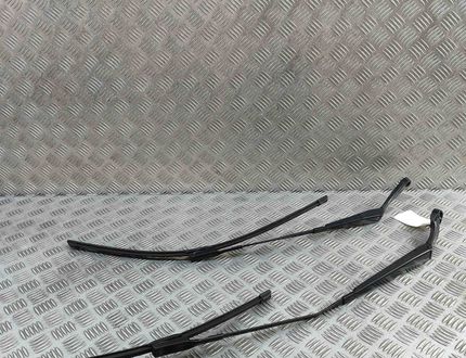 AUDI A3 8V (2012-2020) Priekšējie stikla tīrītāji 3392126113,3392126112,8V1955407,8V1955408 30825921