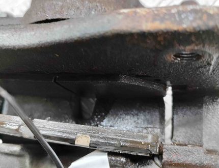 TOYOTA Auris 2 generation (2012-2015) Супорт тормозов передний левый 47750-02250 32111153