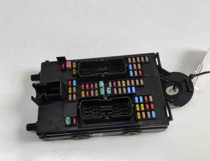 VOLVO V60 2 generation (2018-2023) Fuse box 32142591 32395967