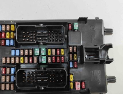 VOLVO V60 2 generation (2018-2023) Fuse box 32142591 32395967