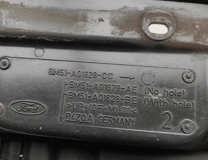 FORD Focus 3 generation (2011-2020) Priekšējā stikla tīrītāja apdare / plastmasa BM51-A01628-CC,BM51-A01628-AE,BM51-A01628-BE 32948112