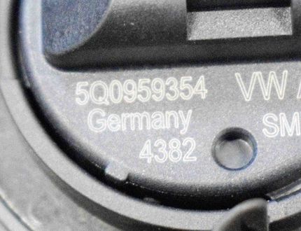 VOLKSWAGEN Tiguan 2 generation (2016-2024) Датчик удара передний левый 5Q0959354 3704190