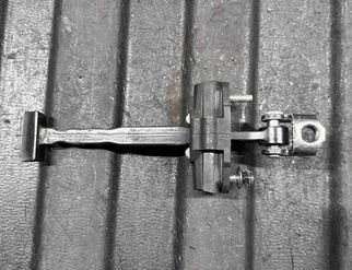 VOLVO S90 2 generation (2016-2023) Rear Right Door Limiter 31385858 28238157