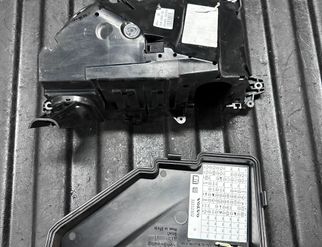 VOLVO V60 2 generation (2018-2023) Блок предохранителей 31398001,31398000,32212302 32852072