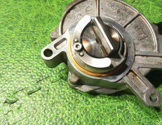 BMW X5 M E70 (2009-2013) Vacuum Pump 8605976 23060645