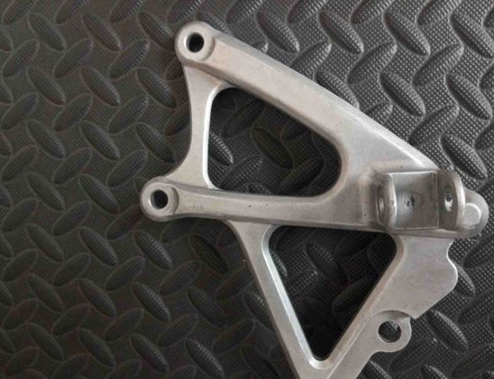 YAMAHA YZF-R 6 generation (2014-2024) Labās puses kājas turētāja komplekts 28990238