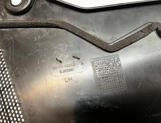 JAGUAR F-Type 1 generation (2013-2024) Priekšējā stikla tīrītāja apdare / plastmasa 6W83-02252-AA 33026903