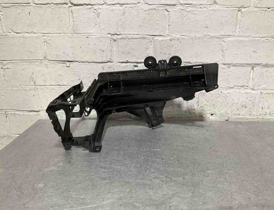 BMW 7 Series F01/F02 (2008-2015) Держатель фонаря передний правый 7187096 30385841