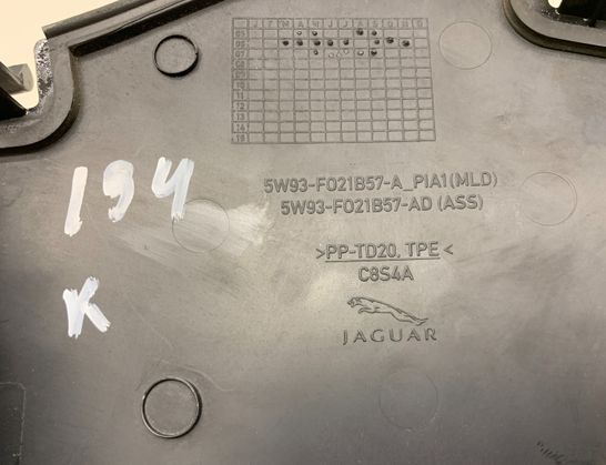 JAGUAR XJ 3 generation (X350) (2003-2009) Priekšējā stikla tīrītāja apdare / plastmasa 5W93F021B57A 33008367